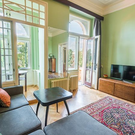 Riverside Apartment With A Balcony Praga Exterior foto