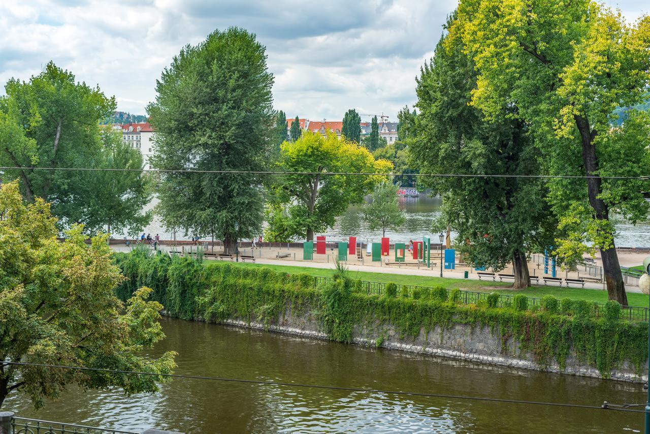 Riverside Apartment With A Balcony Praga Exterior foto