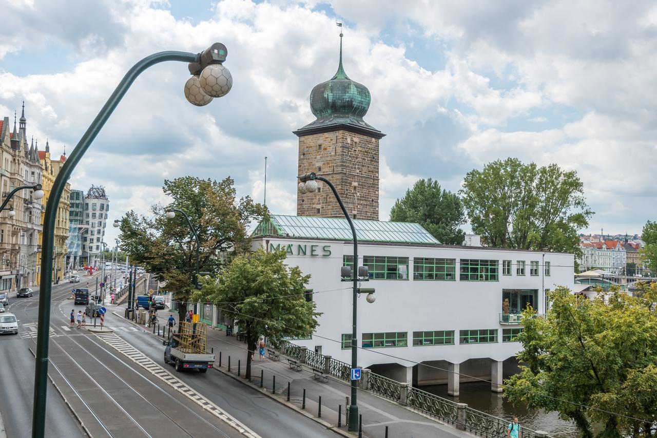 Riverside Apartment With A Balcony Praga Exterior foto